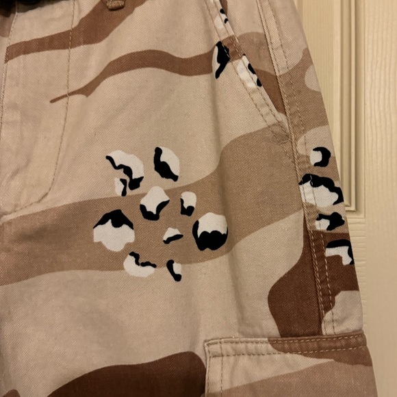 Forever 21 Camo Cargo Jeans - Picture 3 of 6